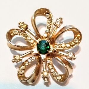 Floral Brooch with Emerald Green Center and Clear Crystal Rhinestones Vintage